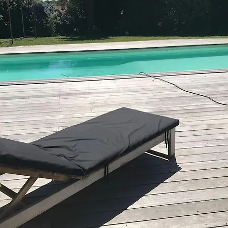 Prázdninový dům Grande Piscine Et Jacuzzi Jardin Sans Vis-a -vis, Tres Calme