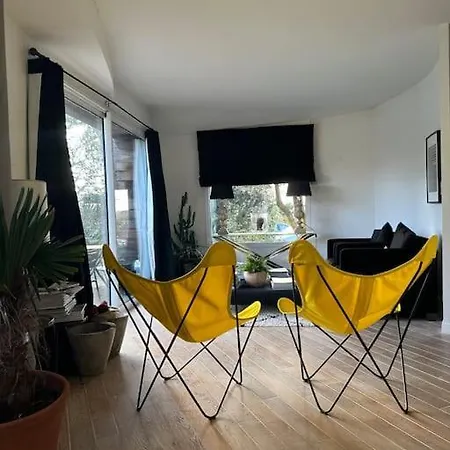 Prázdninový dům Grande Piscine Et Jacuzzi Jardin Sans Vis-a -vis, Tres Calme Cholet