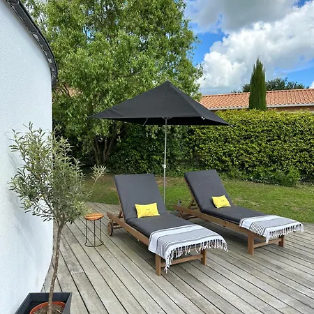 Grande Piscine Et Jacuzzi Jardin Sans Vis-a -vis, Tres Calme