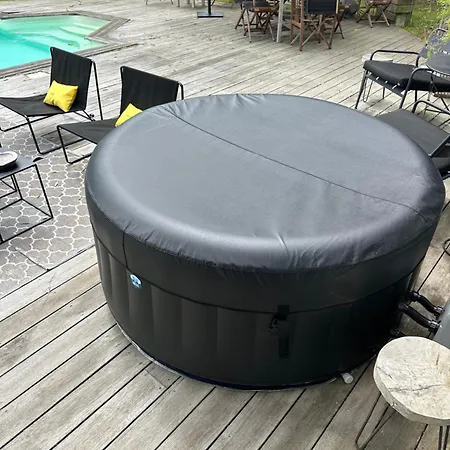 Grande Piscine Et Jacuzzi Jardin Sans Vis-a -vis, Tres Calme Prázdninový dům Cholet
