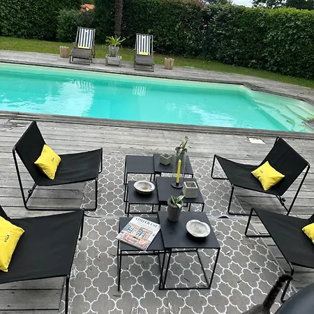 Grande Piscine Et Jacuzzi Jardin Sans Vis-a -vis, Tres Calme