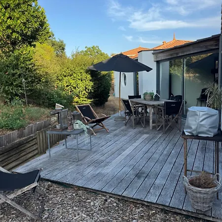 Prázdninový dům Grande Piscine Et Jacuzzi Jardin Sans Vis-a -vis, Tres Calme *