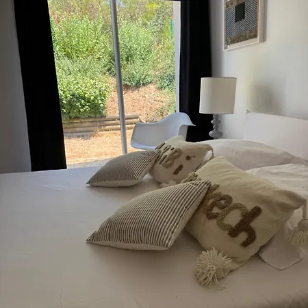 Grande Piscine Et Jacuzzi 12 Personnes Au Calme Hébergement de vacances Cholet